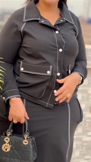 Noir, chic et tendance ! La boutique Mon Désir vous présente sa nouvelle collection double effet : ensemble pantalon ensemble jupe, pensés pour sublimer les femmes rondes. Élégance et style réunis du XL au 5XL. Osez le noir, affirmez votre allure. Disponible dès maintenant à Kinshasa et en livraison partout en Afrique."* #style #fashion #femmes #femmes #moda #beautiful | Boutique mon désir