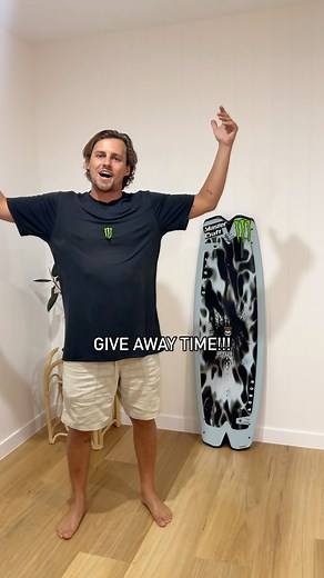 GIVE AWAY TIME!!!! I’ve teamed up with @wakemate_official to give away a wakemate ‘pal’ which is their newest tech product that will enhance your sessions and safety out on the water! I’ve also thrown in my signature @liquidforcewake board as well! To enter do these 3 steps. 1 - follow @wakemate_official 2 - like this post 3 - tag 3 of your friends Head to the @wakemate_official official website to learn more on the product www.wakemate.com.au | Harley Clifford