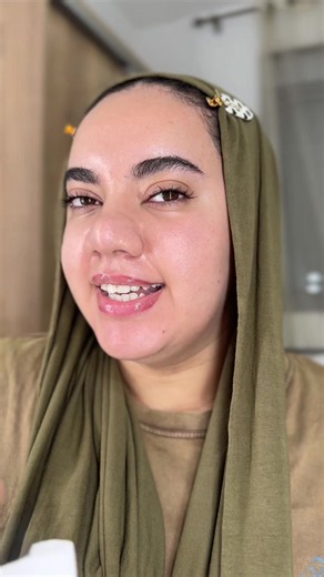 Cover a Pimple: Green Color Corrector Routine