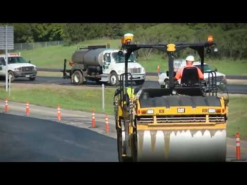 Simplified 8-Button Operator Control Panel on Cat® Tandem Vibratory Rollers