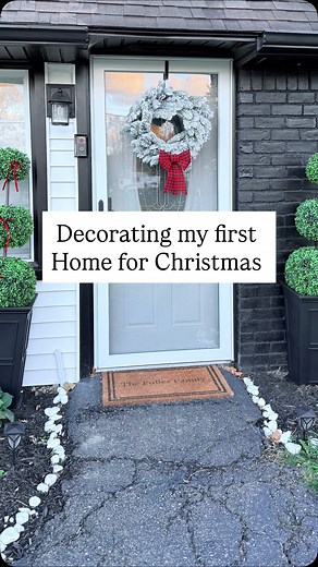 Annnnnd we finally finished our outdoor holiday decor! Just need some Christmas-themed solar lights and it’s perfect 🎄 Huge thanks to @veradekoutdoor for sending me these gorgeous planters, they instantly elevated the space! 😍 #newhome #modernhome #holidaydecor #outdoordecoration #traditionalchristmas #homeinspo | Iamrelia