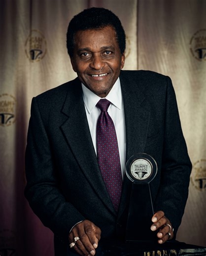 CHARLEY PRIDE WALKED INTO EVERY ROOM THE SAME WAY — AND FOR 30 YEARS, NOBODY KNEW WHY Before every concert, every interview, every awards show, Charley Pride did the same thing. He would stop at the door, straighten his tie, and whisper something to himself. Then he'd smile and walk in like he owned the place. People assumed it was confidence. A ritual. Maybe even superstition. No one ever asked what he was whispering. After he passed in December 2020, his wife Rozene shared what those words wer