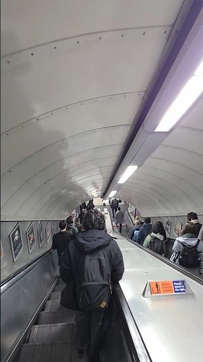 Rush Lane vs Static Lane | London Tube Escalator at Peak Hour 🚇🔥 #TfL