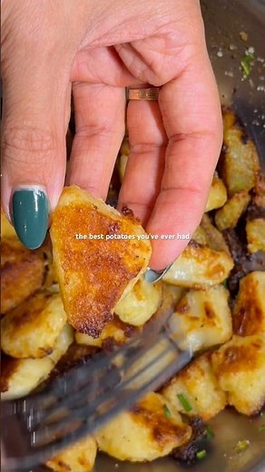 How to make the BEST potatoes you’ll EVER have!? Roast them in bacon fat 🥓 (super crispy!)