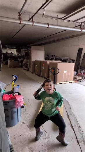 Unloading 24 Target Clothing Pallets🎉 #vermont #reseller #target #palletjack #fyp