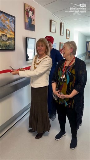 UHB NHS Foundation Trust on Instagram: "𝐒𝐨𝐥𝐢𝐡𝐮𝐥𝐥 𝐇𝐨𝐬𝐩𝐢𝐭𝐚𝐥 𝐮𝐧𝐯𝐞𝐢𝐥𝐬 𝐚𝐫𝐭 𝐠𝐚𝐥𝐥𝐞𝐫𝐲 𝐭𝐨 𝐩𝐫𝐨𝐯𝐢𝐝𝐞 𝐜𝐚𝐥𝐦𝐢𝐧𝐠 𝐬𝐩𝐚𝐜𝐞 𝐟𝐨𝐫 𝐩𝐚𝐭𝐢𝐞𝐧𝐭𝐬 𝐠𝐨𝐢𝐧𝐠 𝐢𝐧𝐭𝐨 𝐬𝐮𝐫𝐠𝐞𝐫𝐲. The Mayor of Solihull officially opened our Solihull hospital art gallery last week, cutting the ribbon to mark the occasion. Artwork kindly provided by Knowle Art Group is now on display for patients and staff to enjoy, in the area that is the last place patients pass through befor