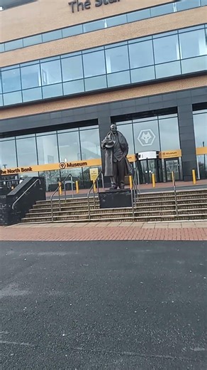 stan cullis statue