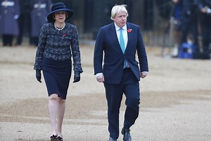 Boris Johnson gives journalists tea while avoiding burka questions