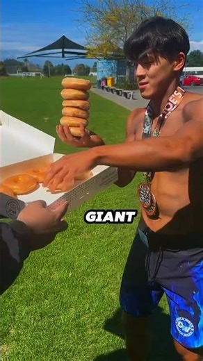 Bodybuilder’s CRAZY Cheat Meal Hack 🍩😳