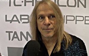 STEVE MORSE Talks DEEP PURPLE, FLYING COLORS At NAMM (Video)