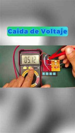 Viste como cae el voltaje en este circuito #voltaje #corrienteelectrica #electronica #empalme