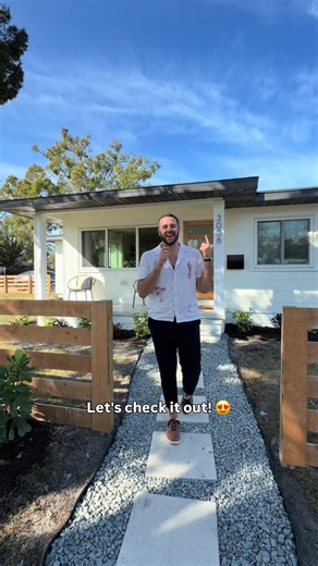 $599,000 | 3 Beds | 3 Baths | 1,172 Sq Ft Perfectly positioned in the heart of Magnolia Heights, this high-and-dry, non-flood zone bungalow puts you steps from everything that makes St. Pete special. Walk to Golden Isle Brewery or Trips Diner, bike downtown, or cruise to the Saturday Morning Market—this is true Sunshine City living. Inside, timeless charm meets thoughtful updates: original hardwood floors, tray ceilings, and a standout modern kitchen with waterfall stone counters, soft-close cab