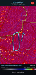 910pm: An ongoing tornado continues northwest of Geneseo Illinois. This tornado is moving northeast/northeast. Debris is being lofted into the air as is showing up on radar. #ilwx | Northern IL Severe Weather