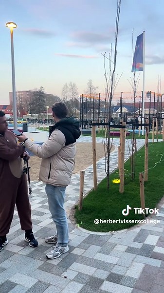 ✨ Wetenschap in actie! 🔬🤩 Binnen ons VWO verdiepen we ons in wetenschap in de Academy. Leerlingen uit klas 1 t/m 5 werken aan de tofste projecten tijdens WO en AW ✨ #wo #aw #academy #wetenschap