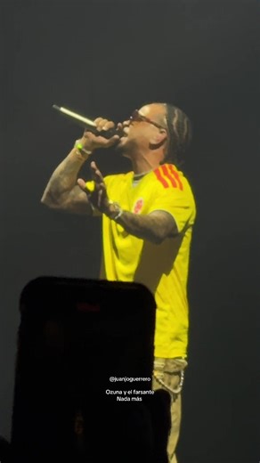Ozuna cantando el Farsante!! y#Y con la camiseta de Lucho Díaz #ozuna #elfarsante
