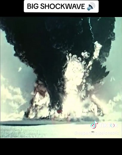 #gasexplosion #bigexplosion #bomb #nuke #war #nuclear #radioactive #explosion