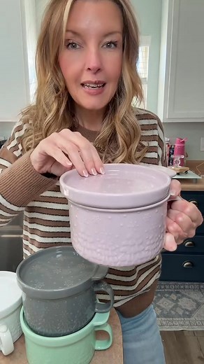 ✨ "The Sous-Chef Mug Your Microwave ActuallyRespects!" 🍲⚡ "Tired of soup explosions & half-cold veggies in sad plastic containers? 😤❄️ Meet your stealthy kitchen MVP: ✅ Microwave Ninja: Zaps evenly without spark-show dramatics – no more "why is broccoli lava-center?!" moments 🔥🌀 ✅ Slow-Simmer Pro: Locks heat like a crockpot’s soulmate ⟶ stew carrots silky-softwhile you doomscroll 📱⏳ ✅ Survivalist Build: Survives apartment moves → office breakroom wars → toddler toss tests 💼👶💥 | Ansuddenl