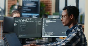 Santander oferece 60 mil bolsas em curso de programação