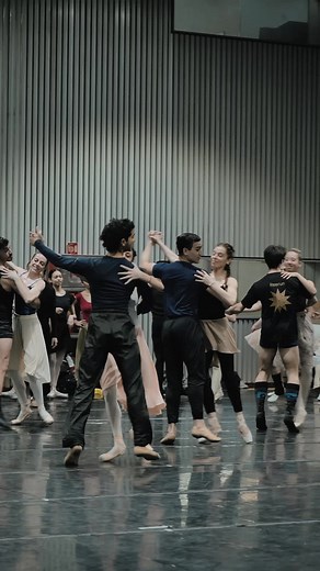 ONEGIN EN EL TEATRO COLÓN 💃 A partir del jueves 1 de septiembre, el Ballet Estable del Teatro Colón, dirigido por Mario Galizzi, presenta Onegin, uno de los ballets más celebrados del siglo XX. Onegin, la obra maestra con música de Piotr Ilich Tchaikovsky, arreglada y orquestada por Kurtz-Heinz Stolze, con coreografía de John Cranko y la participación de los bailarines invitados Elisa Badenes (Stuttgart Ballet) y Martí Paixà (Stuttgart Ballet). 🎟 Comprá tu entrada para cualquiera de las funcio