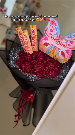 Buket Bululawang, Malang on Instagram: "buket pita satin glitter + silverqueen kupu edisi valentine😍 Cara order: ✅screenshot foto bouquet (bisa juga request dari customer) ✅kirim ke WA 085655277518 ✅diskusi request ✅isi form yang dikirim admin ✅pengambilan bouquet bisa self pickup / gosend / kurir by bouquetku.mlg. Menerima pesanan dadakan✨ Mau tanya-tanya dulu boleh bangettt, langsung DM/WA aja🥰🤭 #buketbululawang #buketpitasatin #buketvalentine #buketbungamalang #foryoupage"