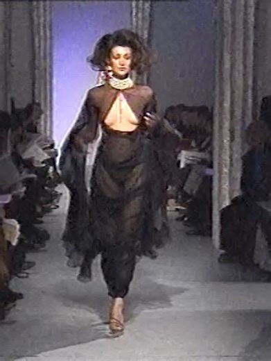 REALMS | Thierry Mugler SS 1998 JEU DE PAUME Collection🪡🩸 Crepe georgette draped “piercing” gown , modeled by Erica Van Briel #thierrymugler... | Instagram