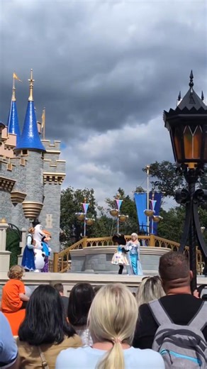 Elsa 🌨️⛄☃️ #orlandocity #orlandofl #orlandoflorida #waltdisneyworld #orlando #disney #epcot #disneyworld | Disney World Packages -Orlando Florida