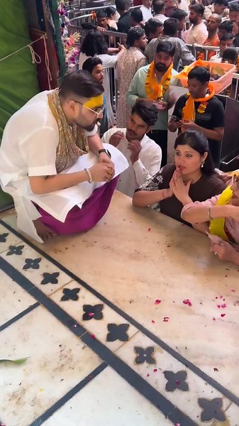 Presenting today’s wonderful darshan of Khatu Shyam Ji for you. #shorts 🙏#ShyamBaba #KhatuShyamJi