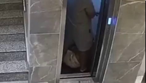 🚨CONGO/KINSHASA: M.Vally Amisi aurait été assassiné dans un hôtel à Kinshasa par son ami et frère Béni Mukena. Cet acte suscite une vive émotion et fait actuellement le tour des réseaux sociaux. Son corps fut jeté dans les rues de la capitale.Le principal suspect est activement recherché par les forces de l’ordre.Sincères condoléances à la famille Amisi et au peuple Congolais. 🙏🏾