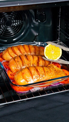 The famous French chicken recipe, cooked in just 30 minutes! Ingredients: red onion: 2 pc tomatoes: 3 pc chicken breast: 800 g (28 oz) olive oil: 70 ml (2.4 fl oz) soy sauce: 50 ml (1.7 fl oz) oregano: 7 g (0.2 oz) black pepper: 7 g (0.2 oz) dried rosemary: 10 g (0.4 oz) salt: 7 g (0.2 oz) garlic: 7 g (0.2 oz) brown sugar: 30 g (1.1 oz) lemon: 1 pc mozzarella: 150 g (5.3 oz) | Appetizing.tv