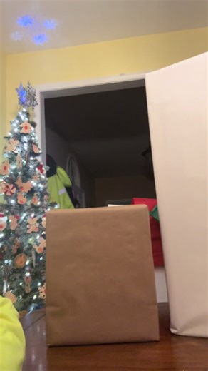 My version of elf under the tree 😄 creative wrapping. Enjoy the tutorial #december #holidays #christmas #wrappinggifts #elf