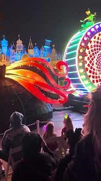 Paint the Night Parade - Tinkerbell & Peter Pan