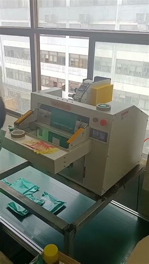 Automatic bagging machine.#bagger #packaging #wholesale #distribution #packaging #machine #ecommerce