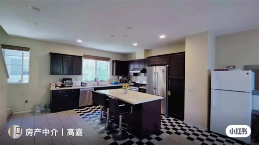 🏡 Room for Rent | Near 60 & 605 Freeways 📍 Gated newer community 🚗 2 mins to 60 & 605 🚗 8 mins to El Monte SF Supermarket 🚗 10 mins to Rowland Heights & Walmart 🛏️ Junior master bedroom ✔️ Private bathroom ✔️ Simple furniture included 👨‍💼 Two quiet male roommates (work daytime) 💰 $1,100 — ALL utilities included (water, power, gas & internet) 📩 DM if interested!#el Monte #room #suite#roomate
