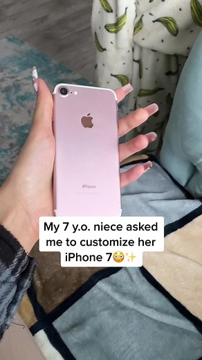 My 7 y.o. niece asked me to for a custom design on her IPhone 7 ✨ Before or after ?✨