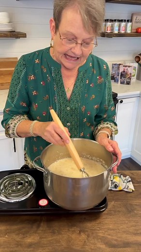 How to thicken pototo soup #cooktok #mamasuessouthernkitchen #potatosoup #kitchenhack