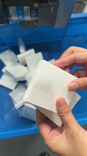 Carton box anti tear protection label sticker machine