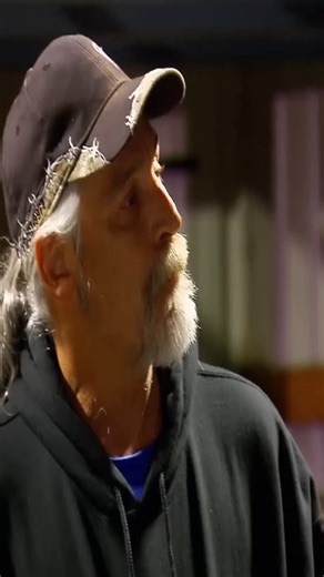 Big Chief opens the meeting, acknowledging the 405 list’s recent problems — especially the “awful showing” at Mega Cash Days — and hints at a major shake-up. #405List #BigChief #ListShakeup | Chasing Glory on the Midnight Streets