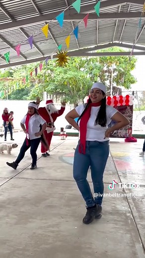 El Baile de Santa Claus: Ritmo y Diversión Navideña