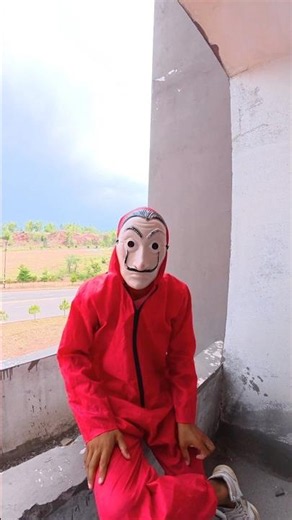 Moneyheist parkour Free running pov 🥳#rooftop #parkourfreerun #moneyheist #shortslife
