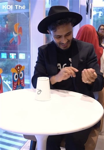 Where magic meets your cup of happiness! 🎩 Witness the amazing Magic Razik unfolding his spellbinding tricks in your cup!! 🧋 #koithébangladesh #yourdailybeat | KOI Thé Bangladesh
