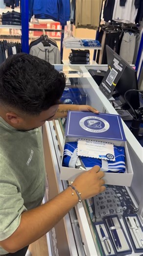 La nueva camiseta de Millonarios 2026 por los 80 años del embajador ya está a la venta Ⓜ️🥹💙 Mención especial para @unapaulixxs_ 🥹 | Niko Del Portillo