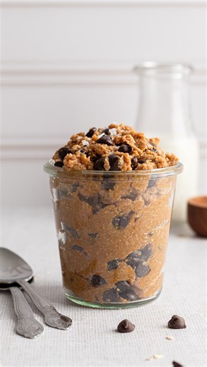 Intuitive Eating Dietitian | Sammi Haber Brondo, MS, RD on Instagram: "HEALTHY EDIBLE COOKIE DOUGH 🍪 The most simple, nourishing, and delicious snack to satisfy a sweet craving! Is it the same as regular cookie dough? Of course not. There’s room for *both* in your diet. This one is ideal when you want a snack that’s nutritious and will keep your energy up in the afternoon… and that doesn’t have raw egg or raw flour 🙃 Plus, I bet you already have all the ingredients already in your kitchen! For