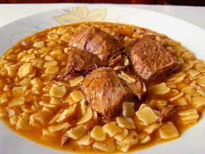 beef with pasta (hilopites)