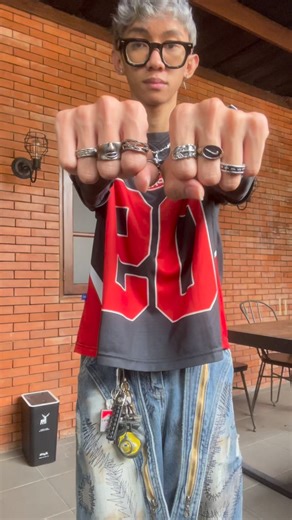 ykaz on Instagram: "mending beli outpit daripada beli makan • #outfit #ootd #baggy"