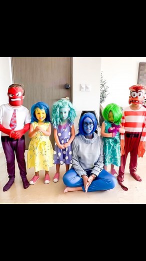 Moni / mamá cuates y triatas on Instagram: "🎃🦇 👻 Somos una familia llena de emociones 👻 🦇🎃 #halloween #halloween2024 #halloweenbabies #cutebabies #miblog #mimaternidad #marternidad #mamaprimeriza #triplets #momoftriplets #momoftwins #momof5 #mamade5 #momofmultiples #mamademultiples #twins #mamamultiple #mamade5 #5under3 #trillizas #triatas #mellizos #cuates #familiagrande #bigfamily #mommyblogger #mamablogger #maternidadrealista #maternidadreal #blogdematernidad"