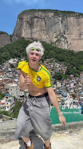 Apolo y el Baile Brasileño: Tendencias y Risas