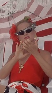 Goldie Hawn in “Overboard.” 1987. One of my favorite movies of all time. Goldie was brilliant in it and I have to admit it but I could semi relate (like Joanna might be my spirit animal 🤣). At one point I think I knew just about every line. Too many classics to list but here are some top faves: “I’m a short, fat, slut” “I prepared and handled raw food?” “A falsetto child?” “Are you going to bring me my lemon or am I going to have to squeeze it from my hat?” “Twin oh twin!” “I don’t belong here.