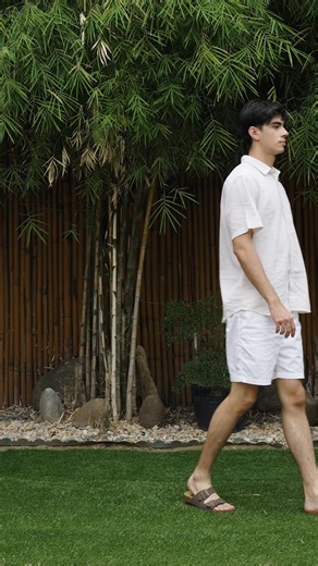 Catch summer styles that won’t weigh your savings down. Shop for your family and yourself at Payless for the coolest and chicest shoes fit for everyone! 👕 Clothing: Old Navy | Payless PH