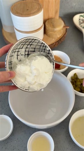 Taco Bell Creamy Jalapeño Quesadilla Sauce (Copycat Recipe)