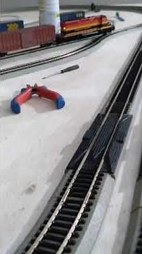 Locomotive auto coupling and Uncoupling. Bachmann sd40-2 KCS